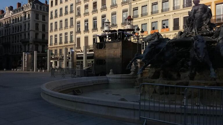 Lyon 1er - Place des Terreaux, installations pour les animations de la fête des Lumières, Lyon